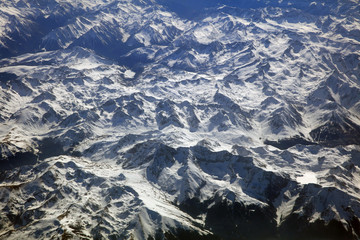 Flug über die europäische Alpen