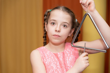 Das Mädchen mit Triangel 