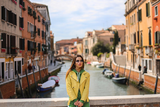 Fototapeta girl on Venice street with canal background. and streets 