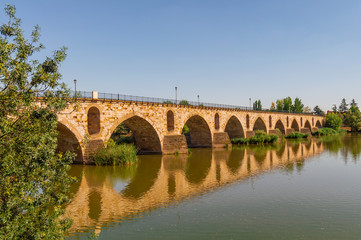 Fototapeta na wymiar Bridge çover Duero River