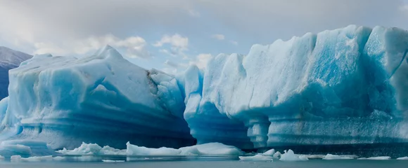 Fototapete Rund Icebergs in the water, the glacier Perito Moreno. Argentina. South America.  © gudkovandrey