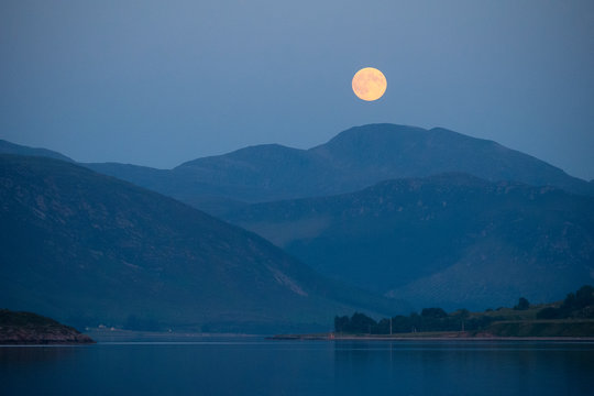 Moon rise over the An Tellach mountain range