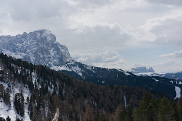 Obraz premium Langkofel Dolomites, alp mountain in wolkenstein on a sunny winter day