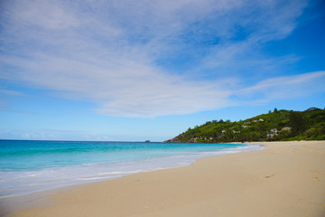 Fototapeta na wymiar Beautiful empty Seychelles beach view sun day