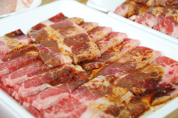 焼肉の素材（カルビ）