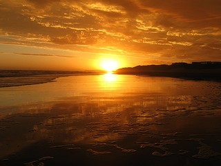 Reflejos de nubes al atardecer