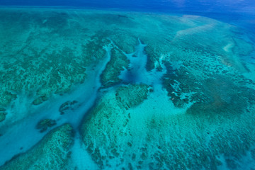 Naklejka na ściany i meble Luftaufnahme beim Helikopter-Rundflug über das Great Barrier Reef