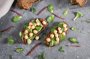 Sandwiches with vegetables and chick peas
