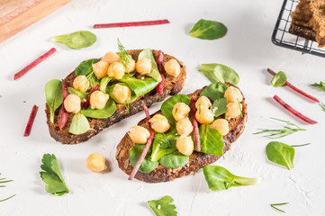 Sandwiches with vegetables and chick peas