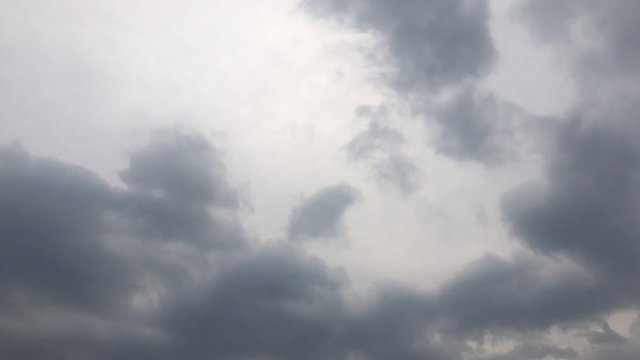 雲　タイムラプス　暗雲　予感