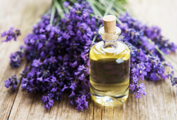 Fototapeta na wymiar Essential oil with fresh lavender