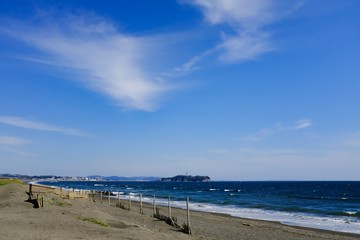Fototapeta na wymiar 江ノ島と海岸