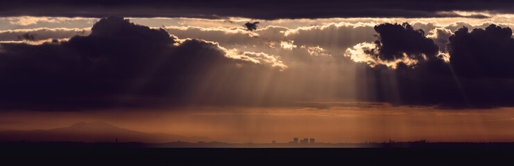 Fototapeta premium Panorama of dramatic sunrise over the Los Angeles skyline with light rays