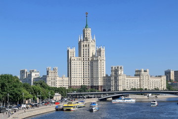 Moscow River, pleasure craft, Moskvoretskaya Embankment, Bolshoy Ustyinsky Bridge and High-Rise...