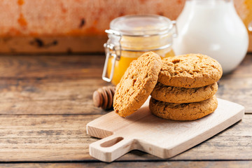 Fototapeta na wymiar Oatmeal cookies with milk and honey