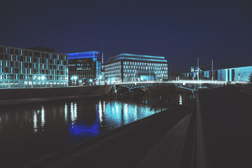 Futuristische Stadtansicht von Berlin bei Nacht