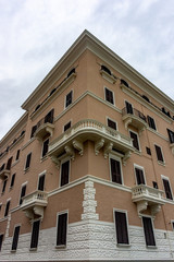 Obraz premium Italy, Bari, view of a modern building in the city center.