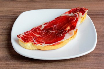 Tostas Jamón con tomate