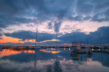 romantischer Sonnenuntergang am Hafen Wiek - obrazy, fototapety, plakaty