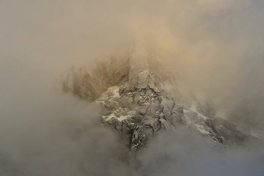 paroie d'escalade entre les nuage 