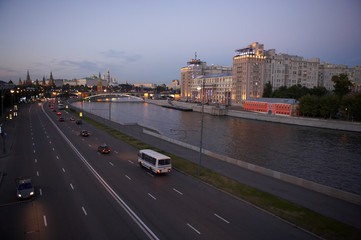 Fototapeta na wymiar KREMLIN AND MOSKVORETSKIY BRIDGE OVER RIVER MOSCOW RUSSIA