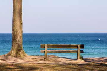 Sitzbank am Meer, Küste