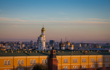Obraz premium Panoramic view of the Red Square with Moscow Kremlin and St Basil's Cathedral in the twilight sky, Moscow, Russia