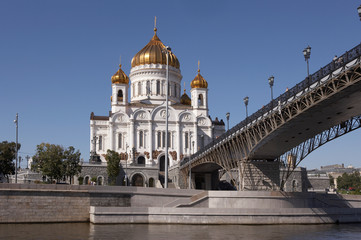 Fototapeta na wymiar CATHEDRAL OF CHRIST THE SAVIOUR MOSCOW RIVER RUSSIA