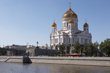 Fototapeta na wymiar CATHEDRAL OF CHRIST THE SAVIOUR MOSCOW RIVER RUSSIA