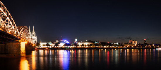 Fototapeta na wymiar Cologne (Köln) panorama with bridge and cathedral at night