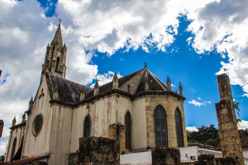 Igreja antiga construida no Santuario do Caraça, Brasil © Reynaldo G. Lopes