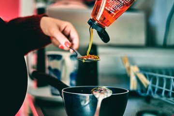 Making honeycomb at home - its messy