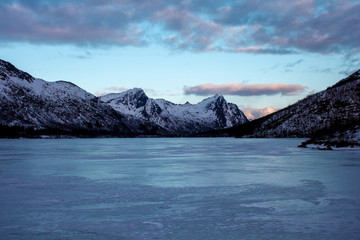 Îles Lofoten - Norvège - Lac gélé de Svolvaer