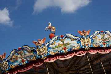 Obraz premium FAIRGROUND ROUNDABOUT AT ENTRANCE TO GORKY PARK SUMMER MOSCOW RUSSIA