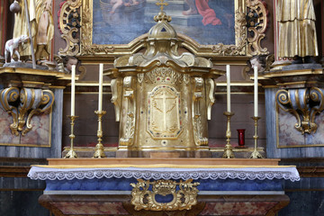 Tabernacle. Eglise Saint-Nicolas de Véroce. / Tabernacle. Church of St. Nicholas of Veroce. - obrazy, fototapety, plakaty
