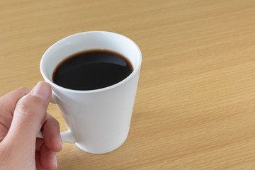 テーブルに置いたコーヒー