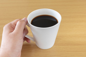 テーブルに置いたコーヒー