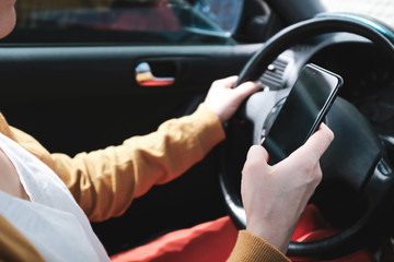 Telefonieren beim Auto fahren