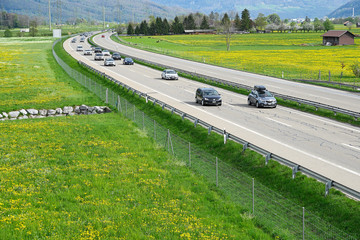 Autobahn durch die Linthebene bei Benken, St. Gallen, Schweiz