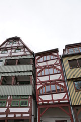 Fototapeta na wymiar Häuser in Ulm im winter im fischerviertel an der donau