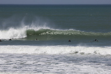 Hermosa playa de Necochea con olas abril 2019