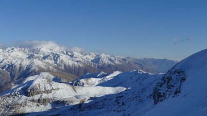 Fototapeta na wymiar montagne enneigée