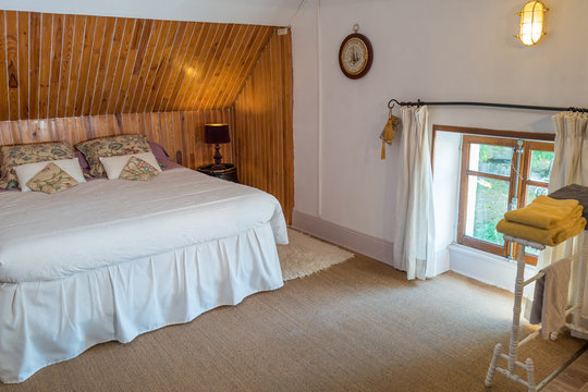 chambre am&eacute;nag&eacute;e dans des combles