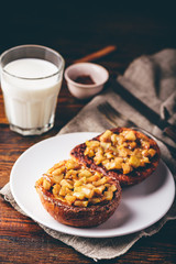 French toasts with apple and cinnamon