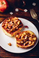 French toasts with apple and cinnamon