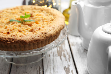 Cake.Shortcrust pastry with spelled flour and apple filling.