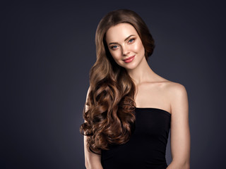 Naklejka premium Beautiful hair woman curly hairstyle shampoo female portrait