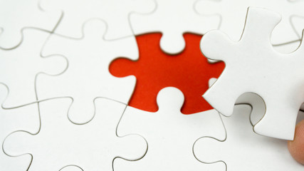 Puzzle mit fehlendem Teil