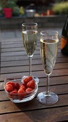 Prosecco with strawberries - 264264706