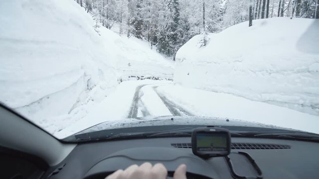 Driving a suv car trough deep snow